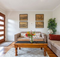 Spacious Bungalow5min walk to station5min to Box HillWiFiParking - Accommodation Directory