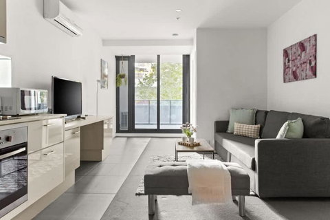 A Central Apt Right Next To Southern Cross - Accommodation Directory 1