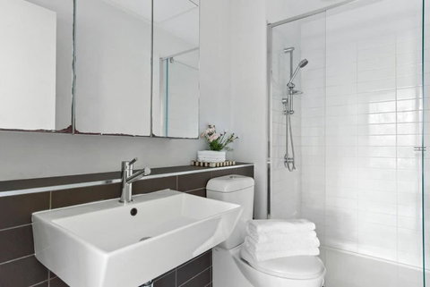 A Central Apt Right Next To Southern Cross - Accommodation Directory 4