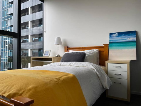 Apartment In Melbourne With Pool - Accommodation Directory 4