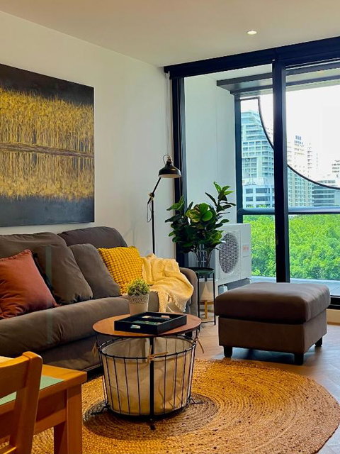 Apartment In Melbourne With Pool - Accommodation Directory 0