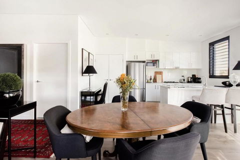B312S - Luxury Waverton Apartment - Accommodation Directory 2