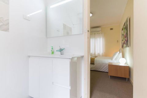 B5 Crawley Apartment 1 BRM & Sleepout Near UWA - Accommodation Directory 2