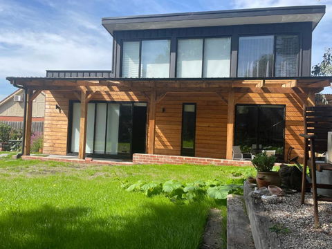 BALMORAL VILLA - Accommodation Directory 1