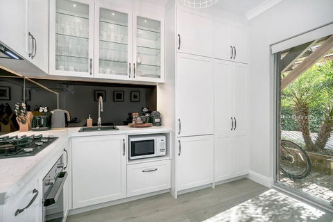 BALO1 - The Esplanade - Mosman - Accommodation Directory 2