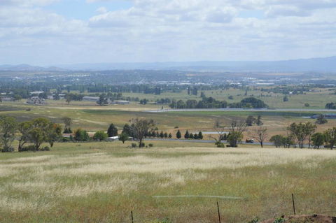 BATHURST GOLDFIELDS RESIDENCE On MOUNT PANORAMA - Accommodation Directory 4
