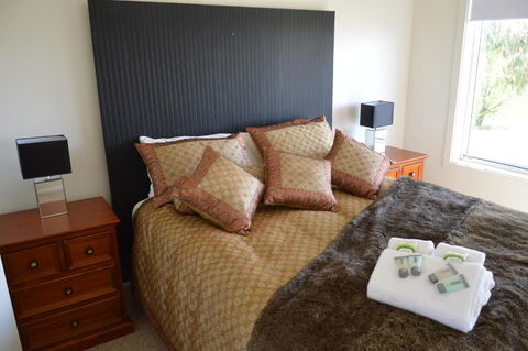 BATHURST GOLDFIELDS RESIDENCE On MOUNT PANORAMA - Accommodation Directory 0