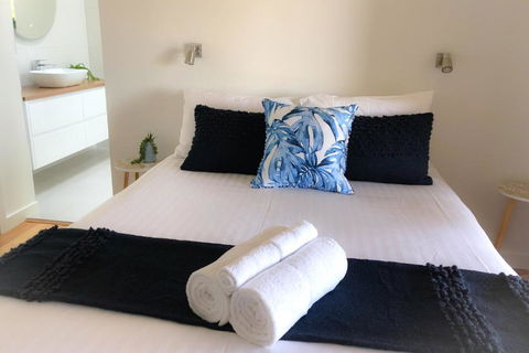 BAY OF FIRES BEACH SHACK Ocean Views From A Modern Beachhouse - Accommodation Directory 1