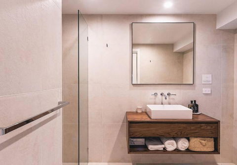 BAY PROPERTIES . Bridgewood - Accommodation Directory 4
