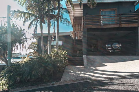 BAY PROPERTIES . The Big Chill - Accommodation Directory 1