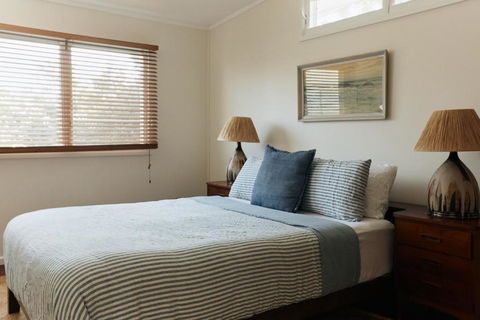 BAY PROPERTIES . The Sailor Shack - Accommodation Directory 3