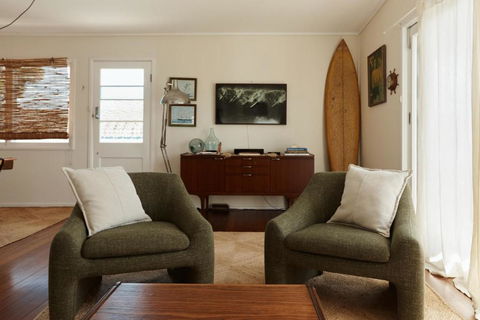 BAY PROPERTIES . The Sailor Shack - Accommodation Directory 1