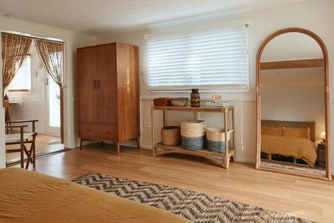 BAY PROPERTIES . The Sailors Bungalow - Accommodation Directory 4