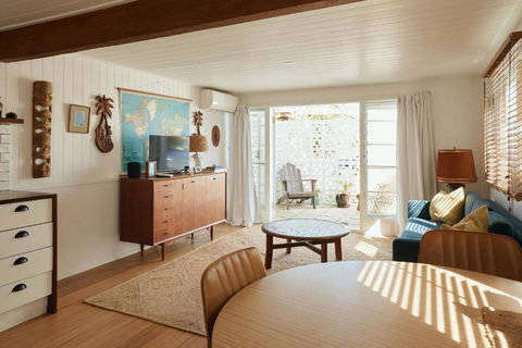 BAY PROPERTIES . The Sailors Bungalow - Accommodation Directory 0