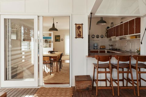 BAY PROPERTIES . The Sailors Upper Deck - Accommodation Directory 1
