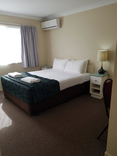 Southport Motel & Apartments - Accommodation Directory 13