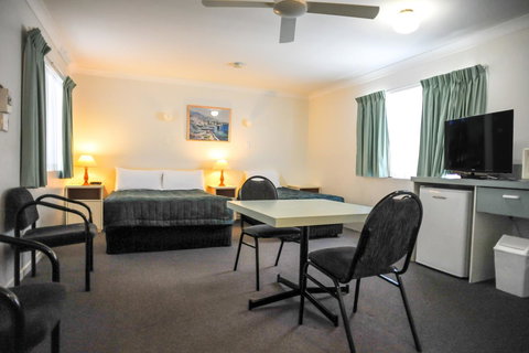 Southport Motel & Apartments - Accommodation Directory 21