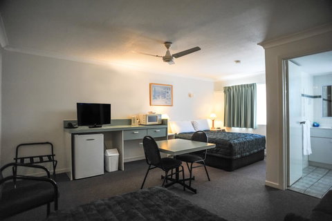 Southport Motel & Apartments - Accommodation Directory 22