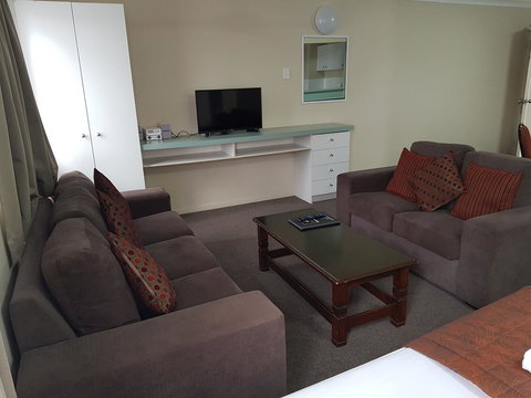 Southport Motel & Apartments - Accommodation Directory 9