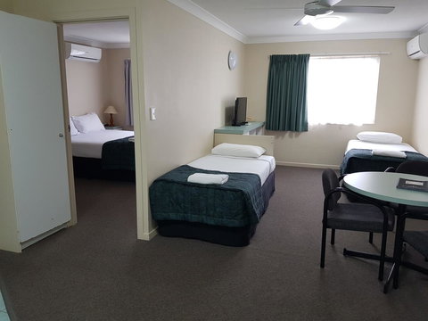 Southport Motel & Apartments - Accommodation Directory 12