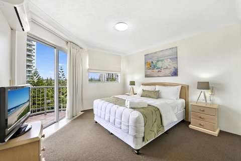 The Ritz Resort Heated Pool - Accommodation Directory 12