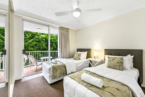 The Ritz Resort Heated Pool - Accommodation Directory 5