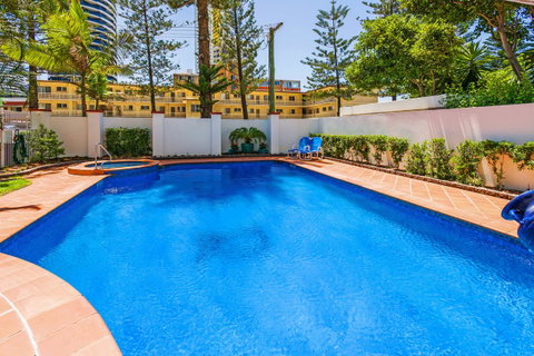 The Ritz Resort Heated Pool - Accommodation Directory 27