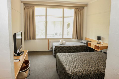 Salisbury Hotel Motel - Accommodation Directory 11
