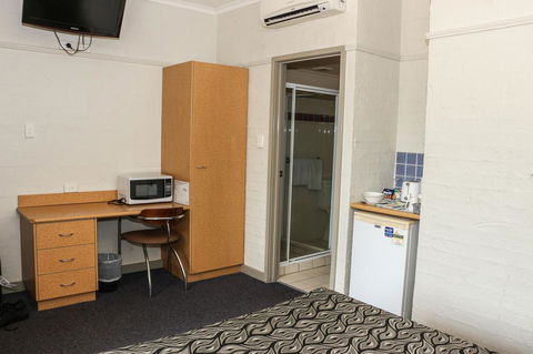 Salisbury Hotel Motel - Accommodation Directory 18