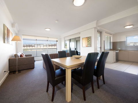 Oaks Brisbane Mews Suites - Accommodation Directory 10