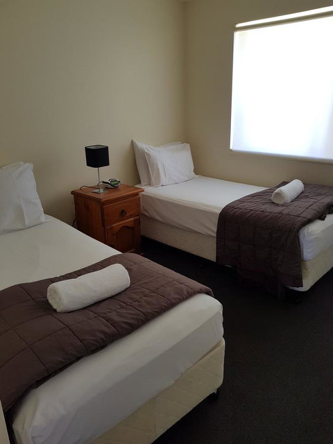 Markham Court - Accommodation Directory 15