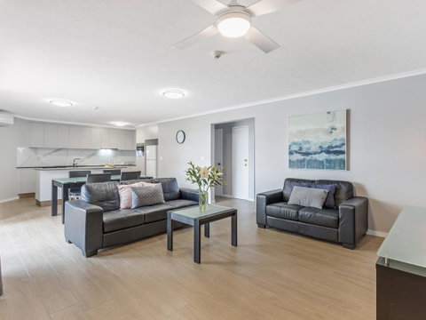 Markham Court - Accommodation Directory 17