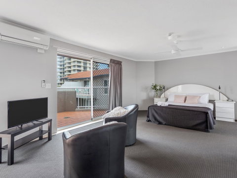 Markham Court - Accommodation Directory 26
