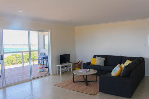 Bayview House - Accommodation Directory 11