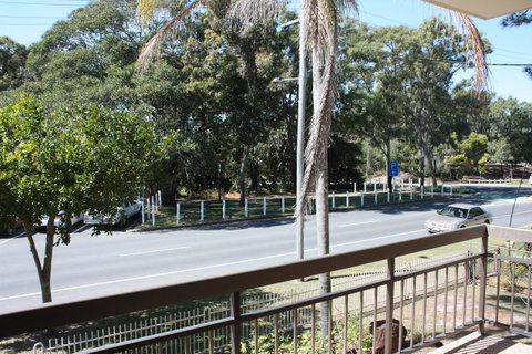 Close To Surf Beach, Surf Club, Hotel And Shops - Boyd St, Woorim - Accommodation Directory 5