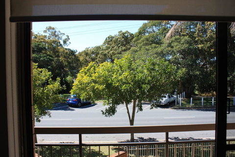 Close To Surf Beach, Surf Club, Hotel And Shops - Boyd St, Woorim - Accommodation Directory 1