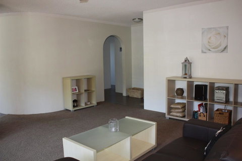 Close To Surf Beach, Surf Club, Hotel And Shops - Boyd St, Woorim - Accommodation Directory 3