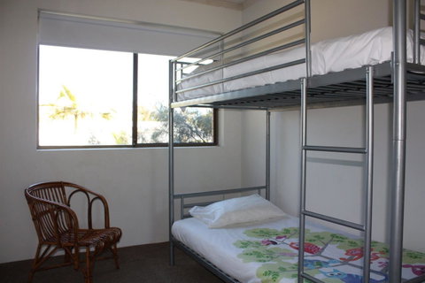 Close To Surf Beach, Surf Club, Hotel And Shops - Boyd St, Woorim - Accommodation Directory 2