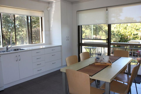Close To Surf Beach, Surf Club, Hotel And Shops - Boyd St, Woorim - Accommodation Directory 15