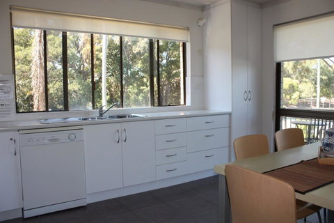 Close To Surf Beach, Surf Club, Hotel And Shops - Boyd St, Woorim - Accommodation Directory 4