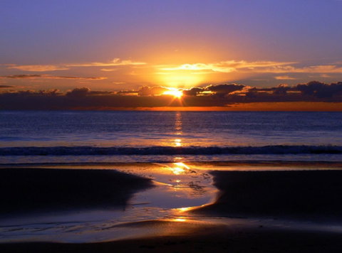 Close To Surf Beach, Surf Club, Hotel And Shops - Boyd St, Woorim - Accommodation Directory 8