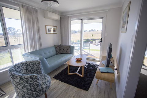 Gindanha - Accommodation Directory 4