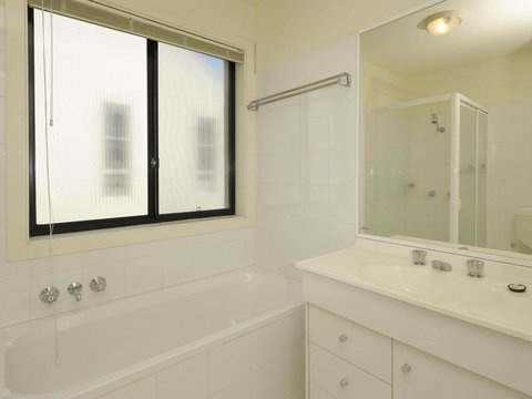 'Bagnall Views' 2/161 Government Rd - Stylish & Modern Duplex Across The Road To The Waters Edge - Accommodation Directory 1