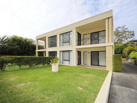 'Bagnall Views' 2/161 Government Rd - Stylish & Modern Duplex Across The Road To The Waters Edge - Accommodation Directory 0