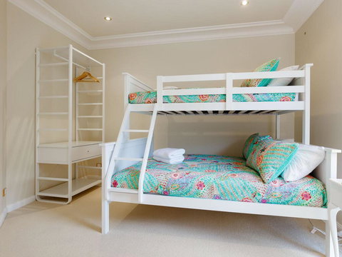 'Baylife Villa' 4a Warruga St - Large Home With WIFI, Netflix, Aircon, Linen & Spectacular Views - Accommodation Directory 1