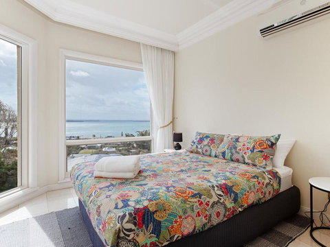 'Baylife Villa' 4a Warruga St - Large Home With WIFI, Netflix, Aircon, Linen & Spectacular Views - Accommodation Directory 2