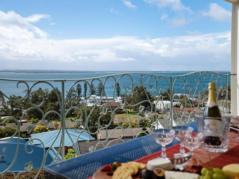 'Baylife Villa' 4a Warruga St - Large Home With WIFI, Netflix, Aircon, Linen & Spectacular Views - Accommodation Directory 0