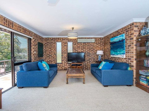 'COLUMBIA VIEWS', 2/9 COLUMBIA CLOSE - AIRCON, WIFI, NETFLIX, VIEWS & BOAT PARKING - Accommodation Directory 3