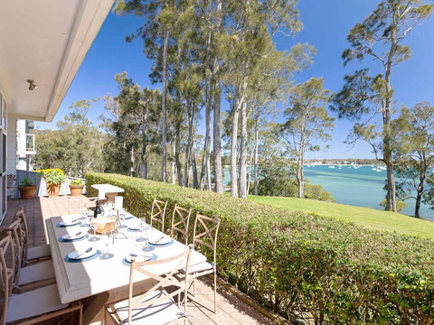 'Corlette Waterfront', 2/44 Danalene Parade - Waterfront Luxury, WIFI, Aircon, Boat Parking - Accommodation Directory 1