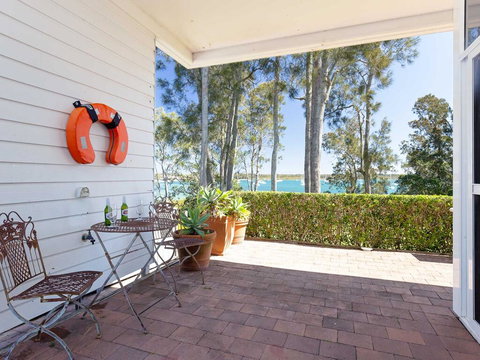 'Corlette Waterfront', 2/44 Danalene Parade - Waterfront Luxury, WIFI, Aircon, Boat Parking - Accommodation Directory 3